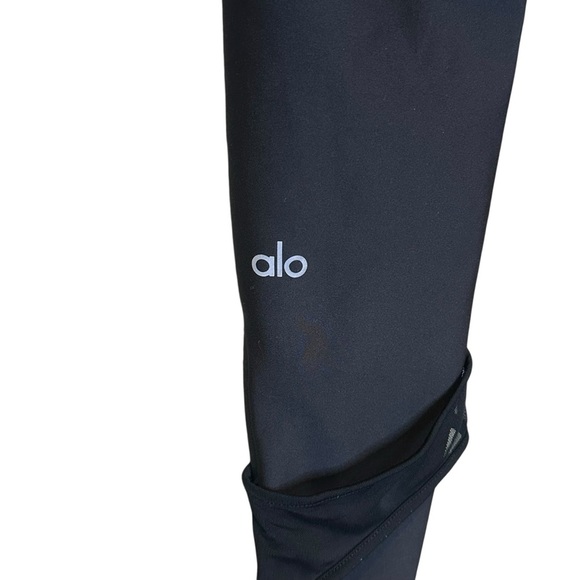 Alo Yoga Arch Cut Out Black Strappy Leggings 26” Inseam Women’s Size XS - Picture 10 of 12